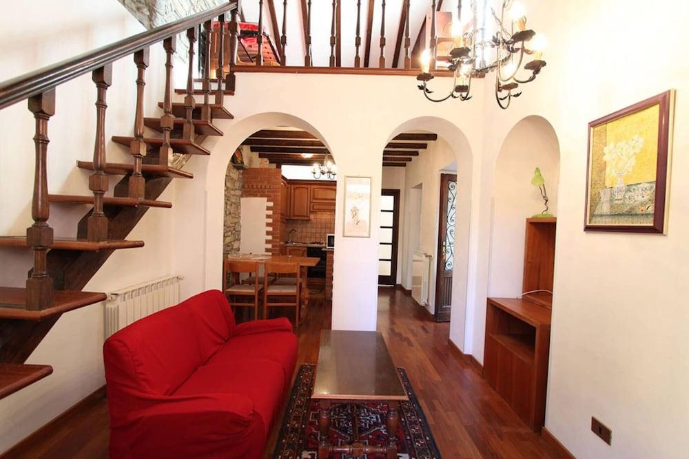Cozy Apartment in the Historic Centre of Bellagio - Living Room