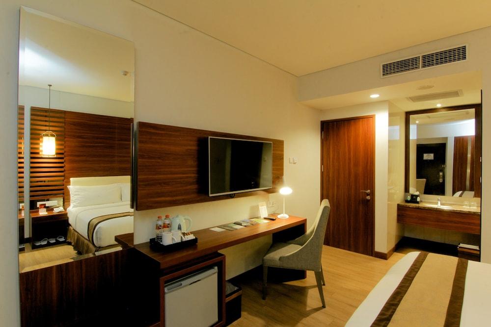 The Atrium Hotel and Resort Yogyakarta - Room