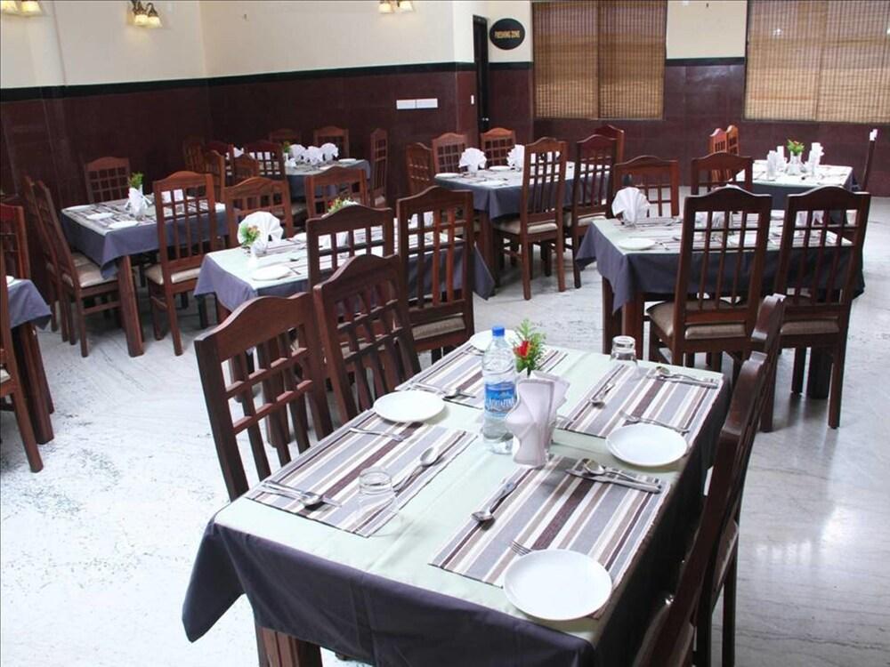 Hotel Nirmallyam Residency - Restaurant