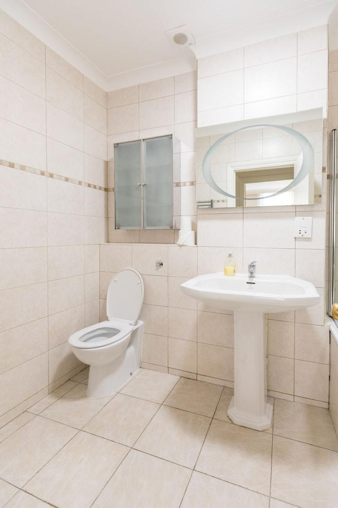 Belgravia Apartments - Grosvenor Gardens - Bathroom