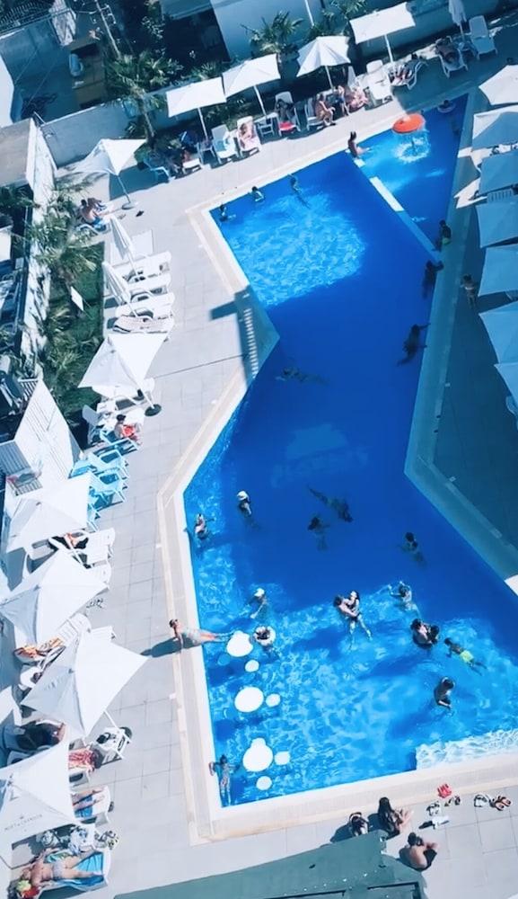 Hotel Lakaj - Pool