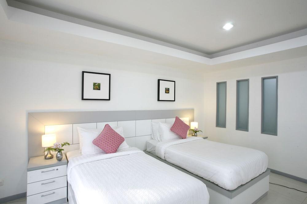 The Grand Suree Residence - Room