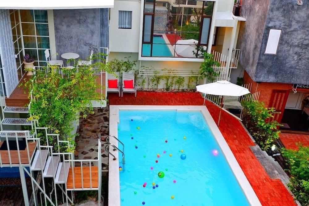 Hy Resort - Outdoor Pool