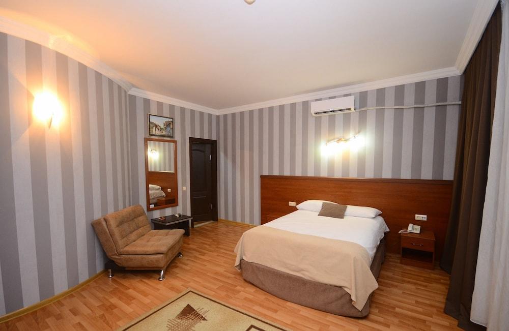 Hotel Istanbul - Featured Image