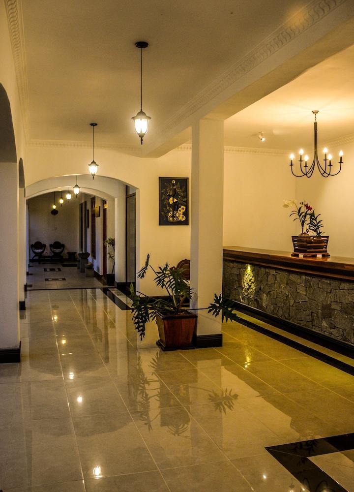 Elegant Hotel - Reception
