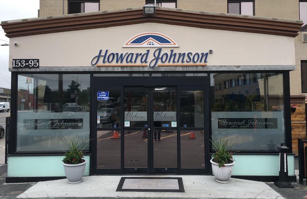 Howard Johnson by Wyndham Jamaica JFK Airport NYC - Hotel Front
