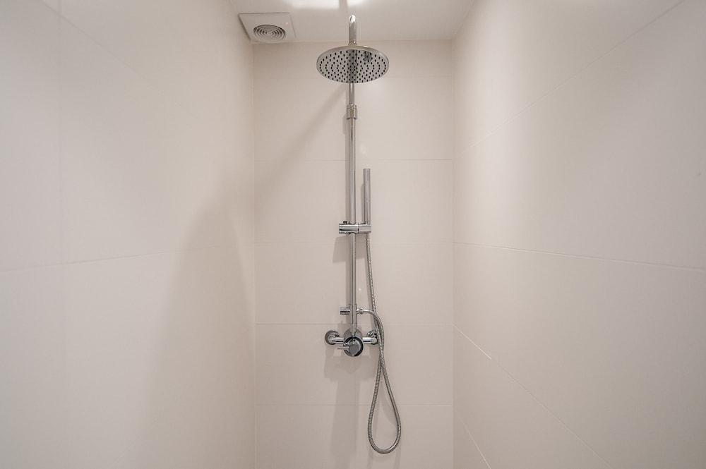 شورت ستاي جروب ذا جراند سينجل لاكشري سيرفيسد أبارتمنتس - Bathroom Shower