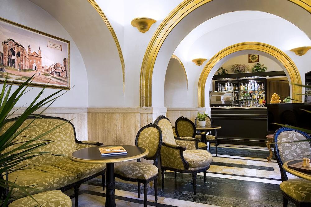 Hotel Villa San Lorenzo Maria - Lobby Sitting Area