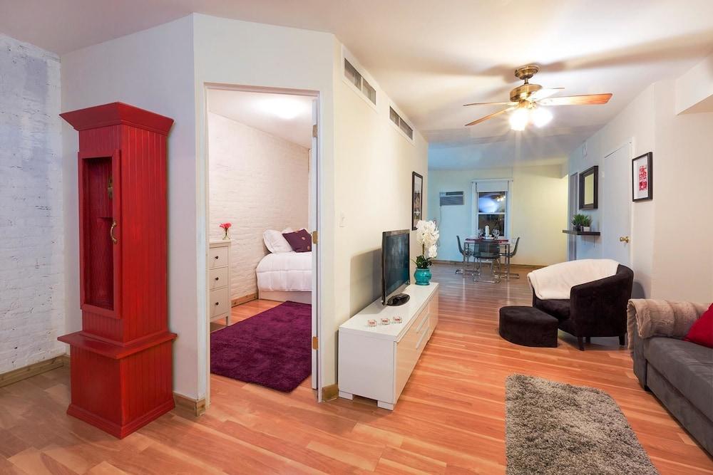 NY071 2 Bedroom Apartment By Senstay - Living Area