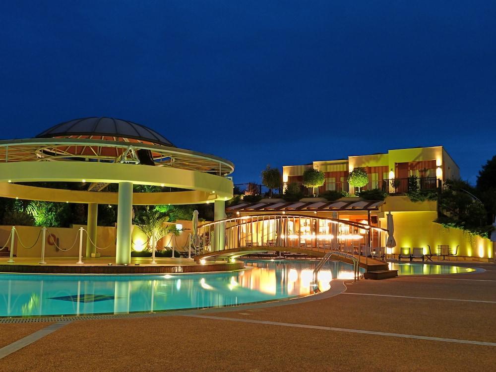 أمباسادور هوتل ثيسالونيكي - Outdoor Pool