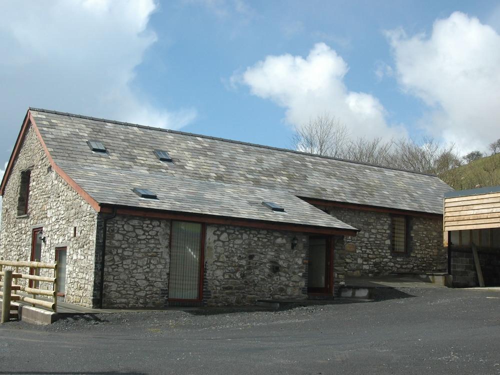 Converted Barn on Remote Farmstead in the Mountains of Builth Wells - Featured Image