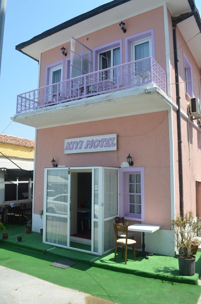 Kiyi Motel - Featured Image