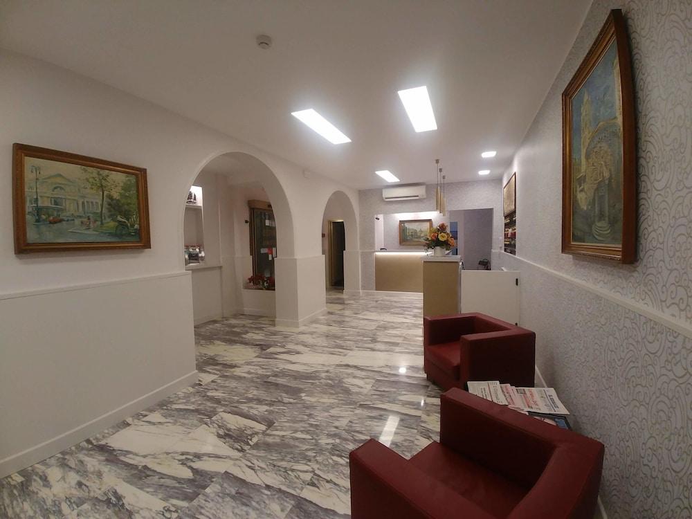 Hotel Vittoria & Orlandini - Reception