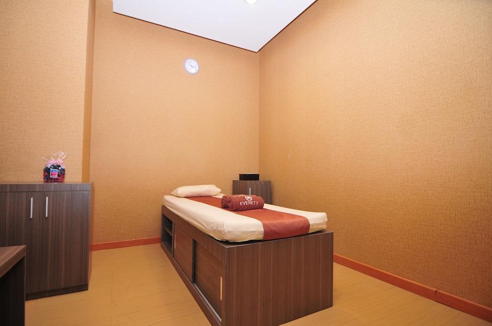 Swiss-Belhotel Balikpapan - Treatment Room