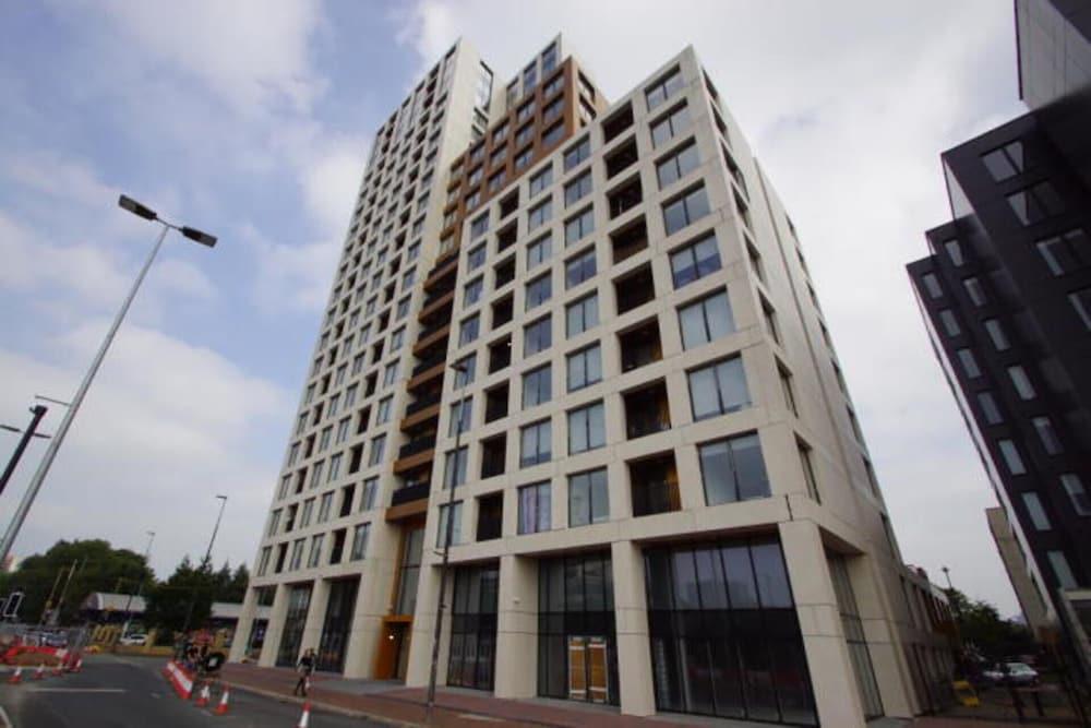 Brand new Luxury 2-bed Flat With Stunning Views - Exterior