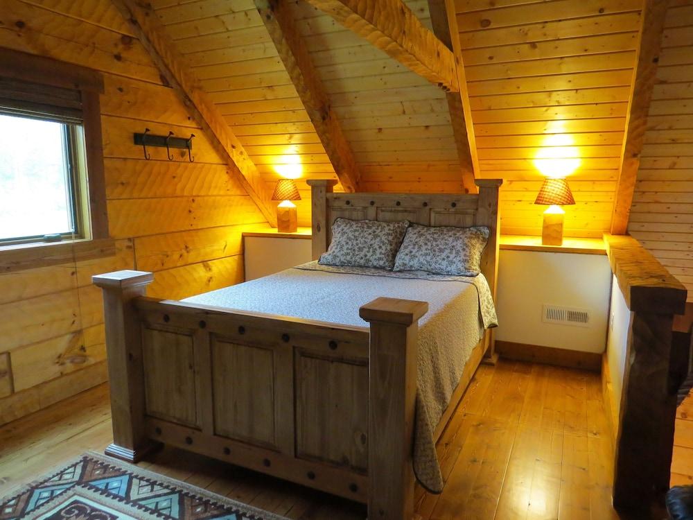 Southern Comfort Lakeside Cabin Resort - Room