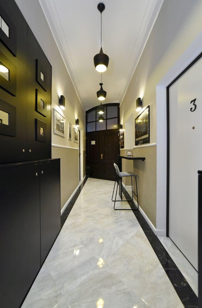 Markiz Luxury Apartments - Interior Entrance