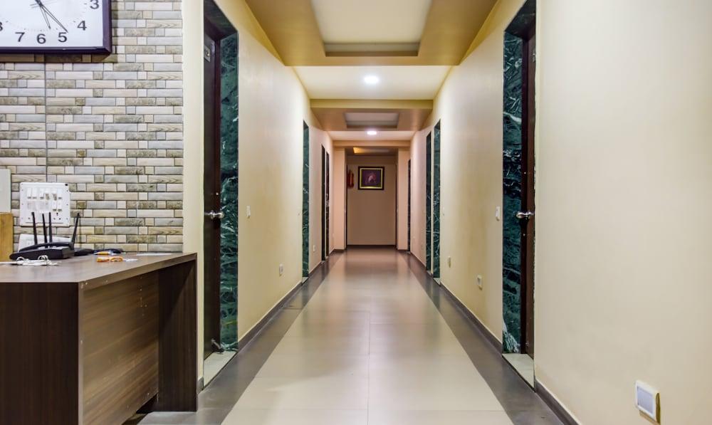 Hotel Rajdeep Inn - Interior Entrance