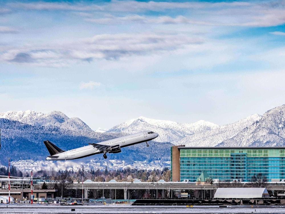 Fairmont Vancouver Airport In-Terminal Hotel - Exterior