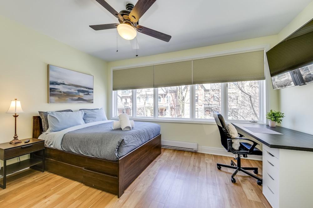 Newly Decorated 2BR Yorkville Home - Room