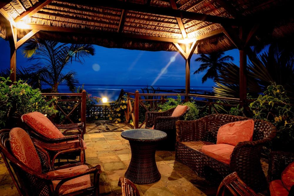Ocean Beach Villa - Lobby Sitting Area