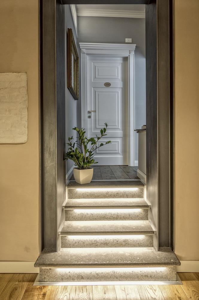 Magenta Collection Sant'Anna - Interior Entrance