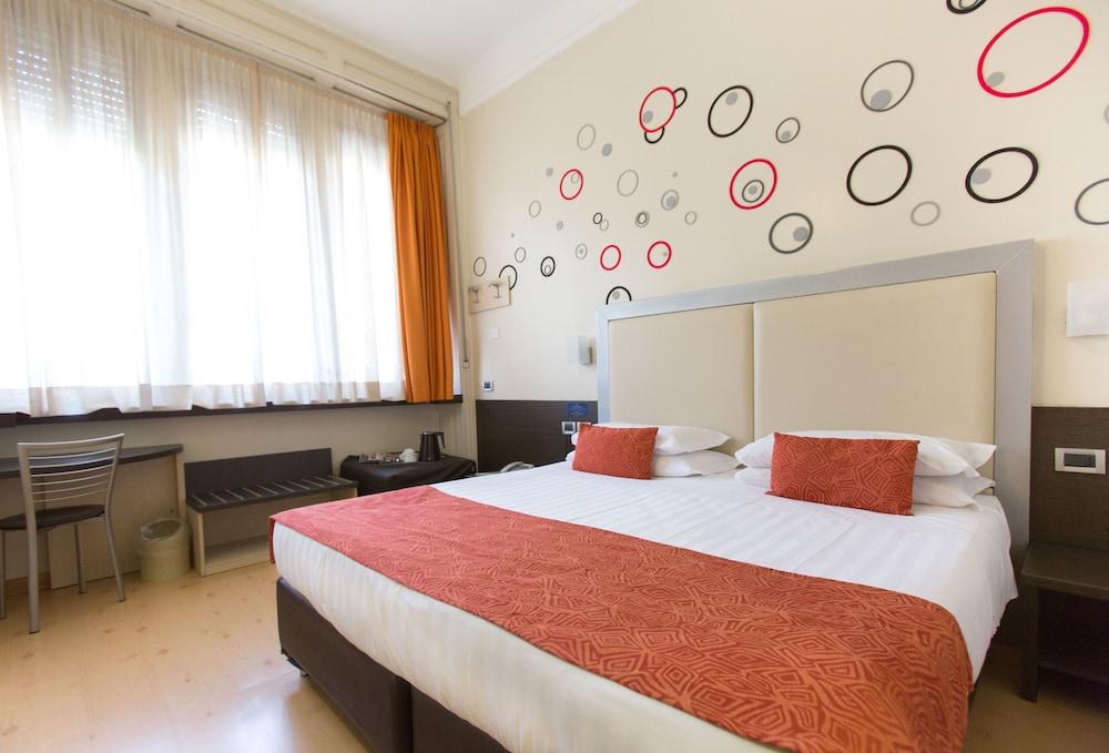 Hotel Piacenza - Featured Image