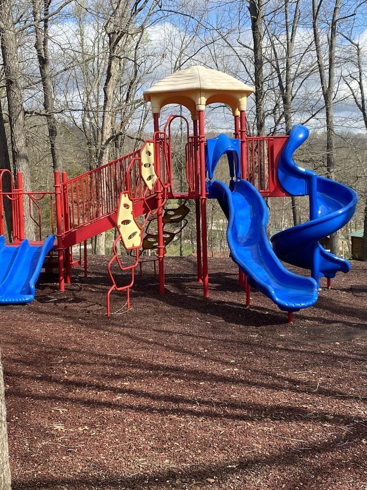 يوغي بيرز جيليستون بارك كامب ريزورت - Children’s Play Area - Outdoor