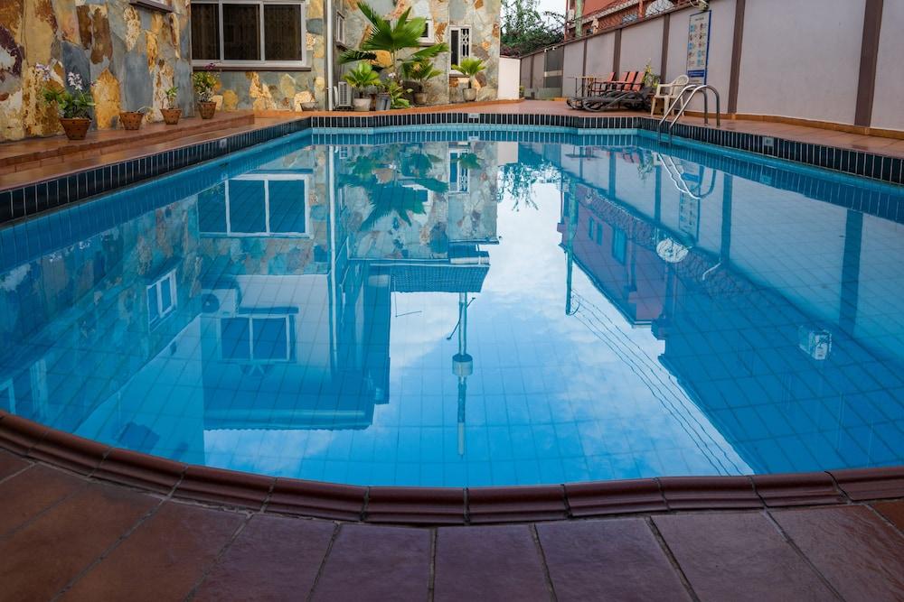 Midindi Hotel - Outdoor Pool