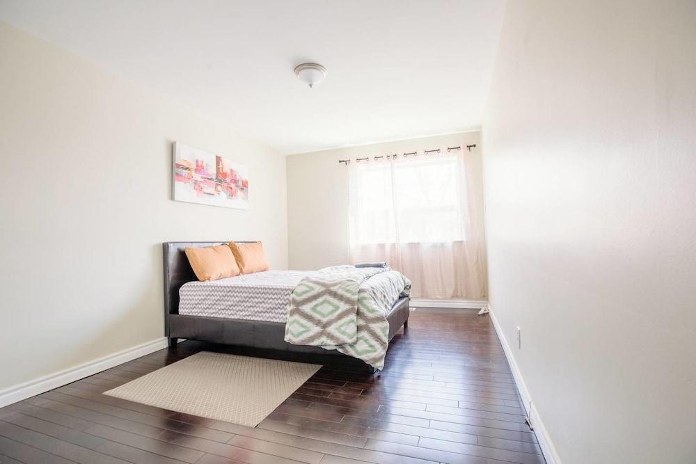 Private & Comfy 2 Bedroom Near Downtown - Featured Image