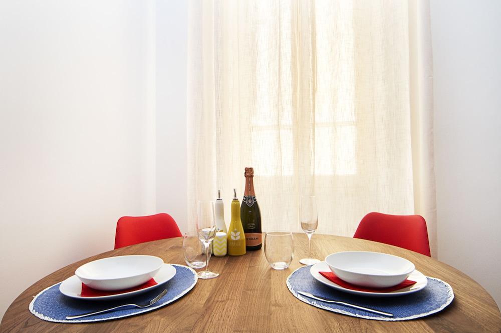 Casa Bella Pantheon Luxury Apartment - In-Room Dining