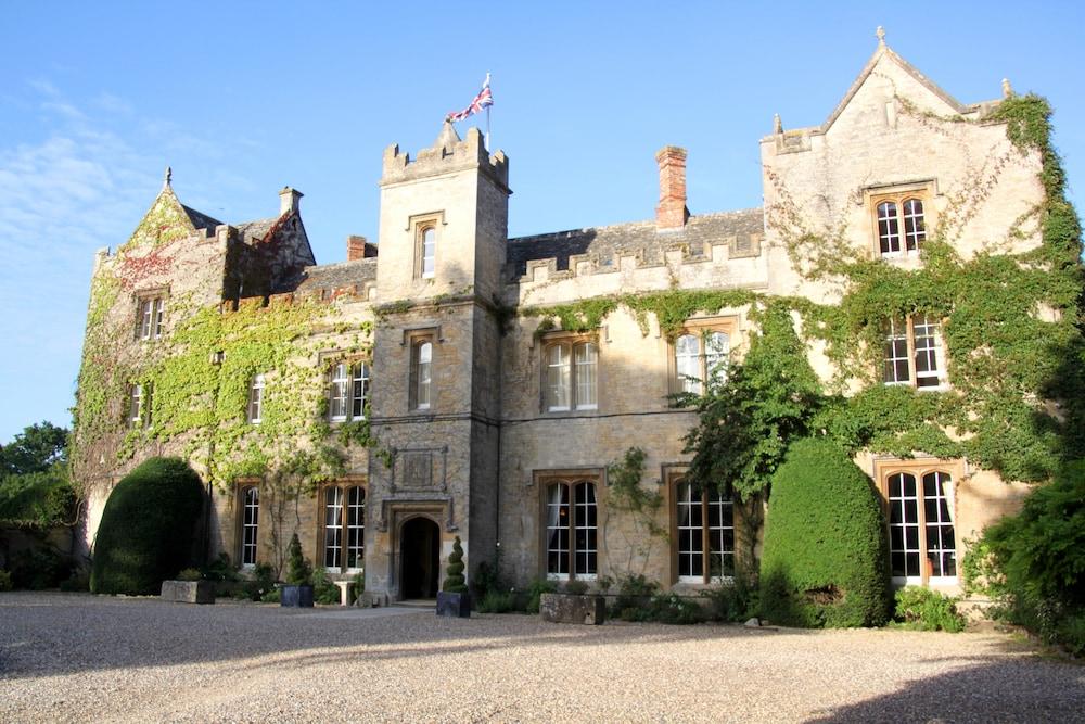 The Manor Country House Hotel - Exterior