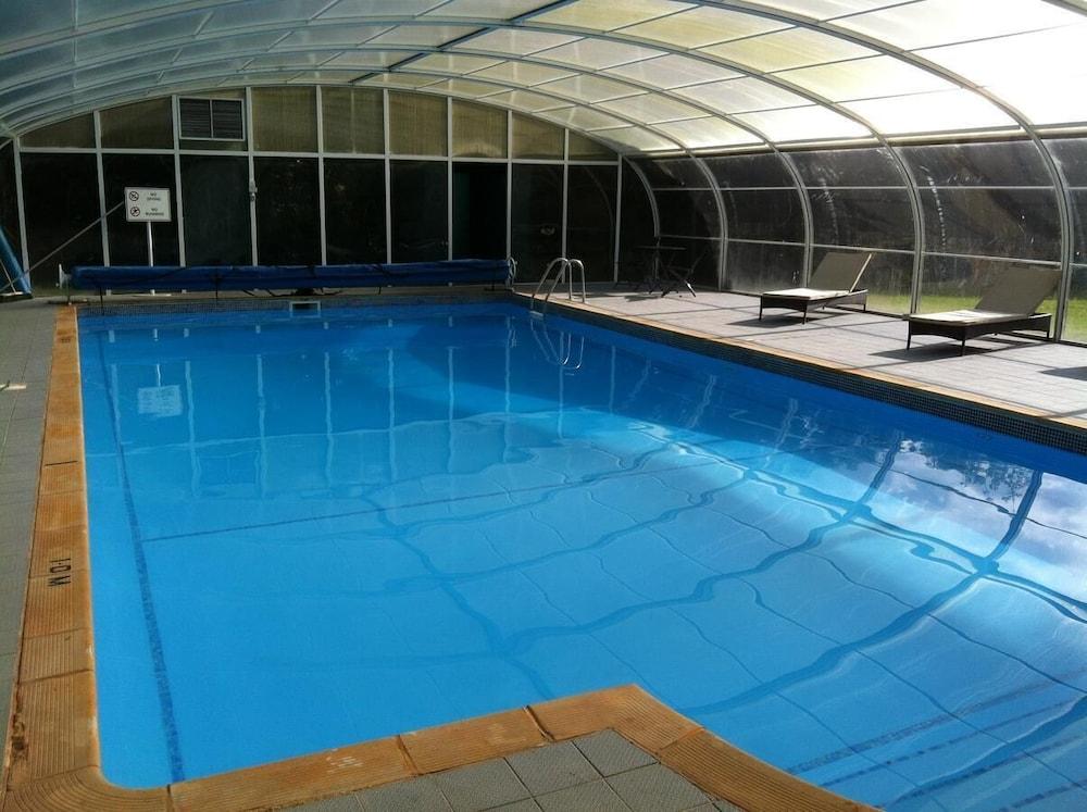 كورس لاون هاوس هوتل - Indoor Pool