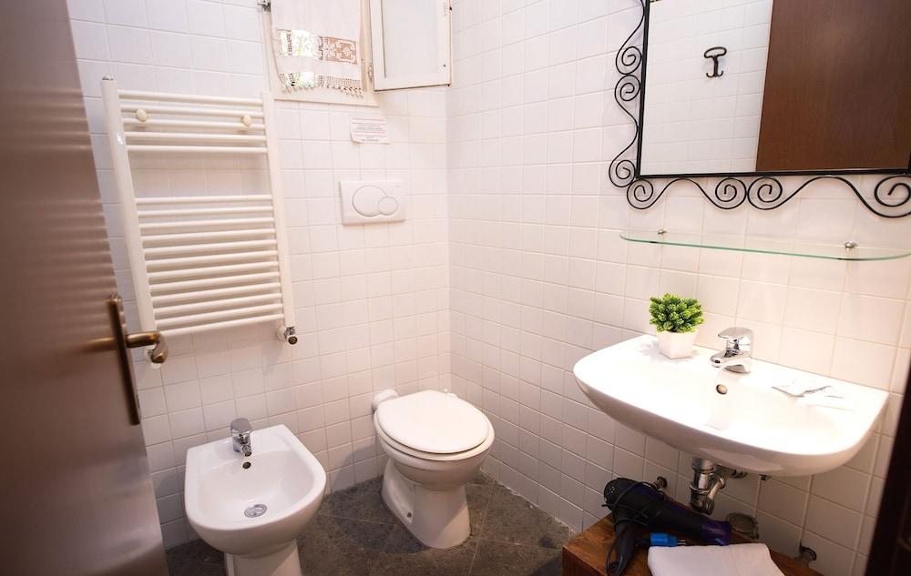 Cedro 21 Apartments - DormiRoma - Bathroom
