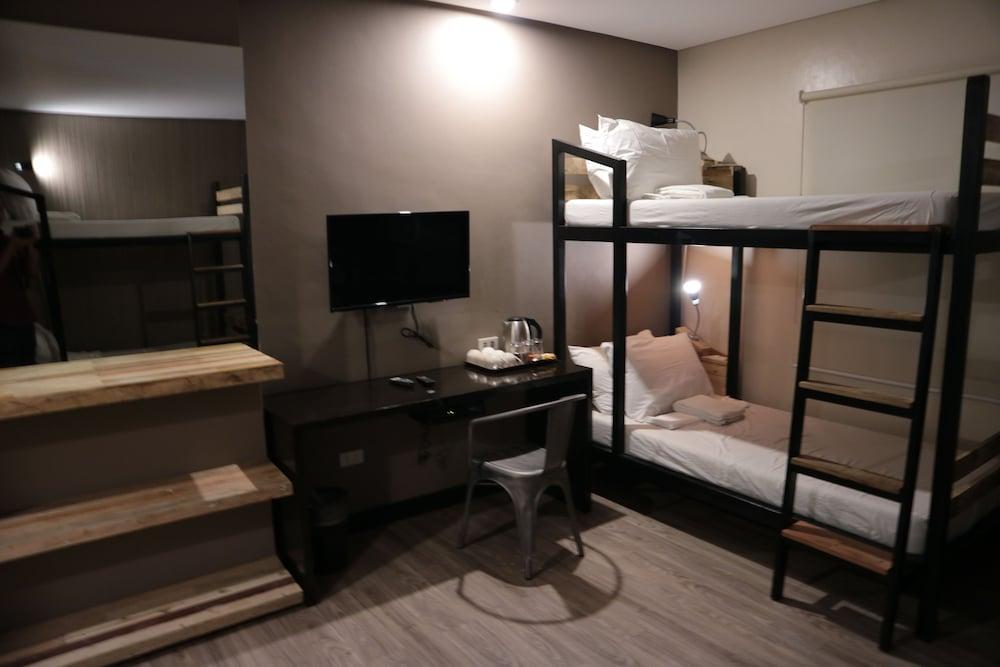 GT Hotel Jaro - Room