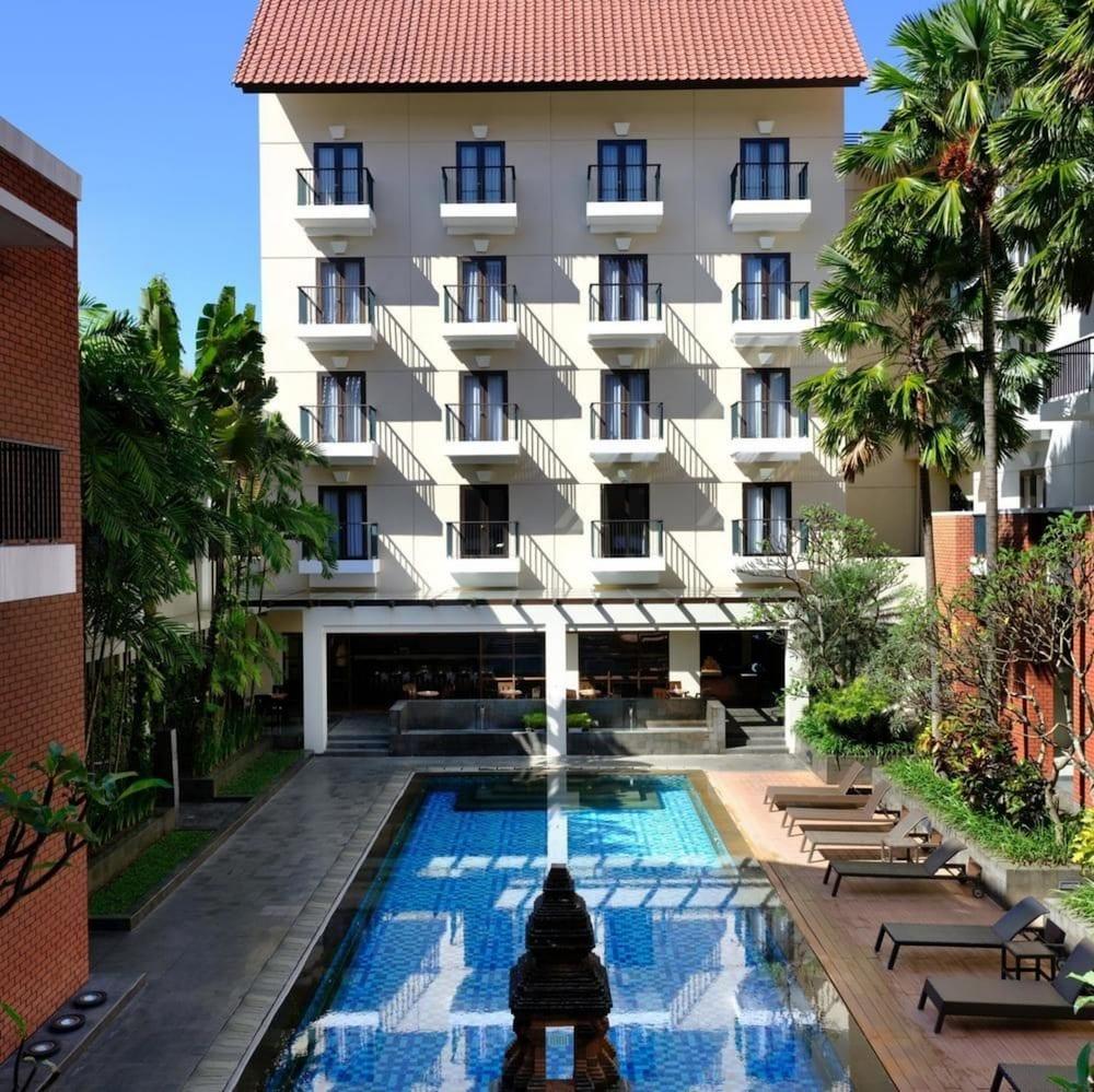 Hotel Santika Premiere Malang - Outdoor Pool