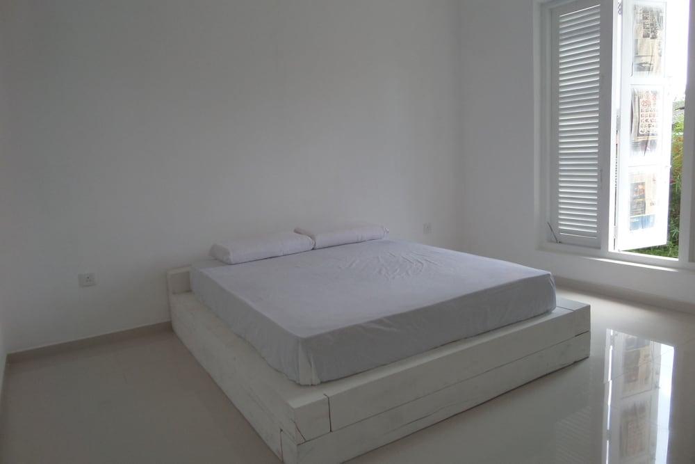 White Villa Ambalangoda - Room