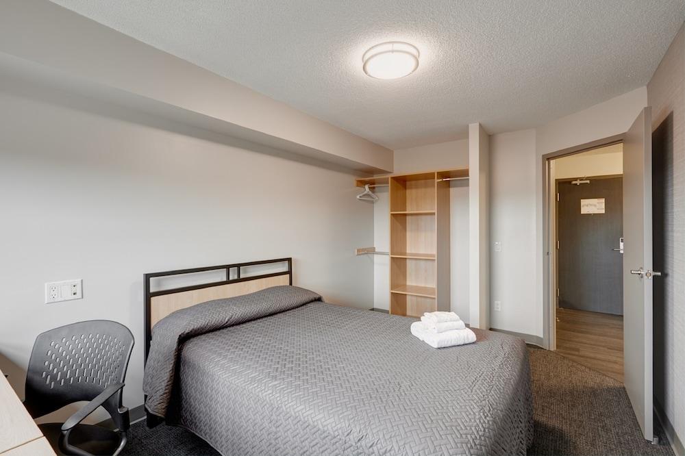 Residence & Conference Centre - Toronto - Room