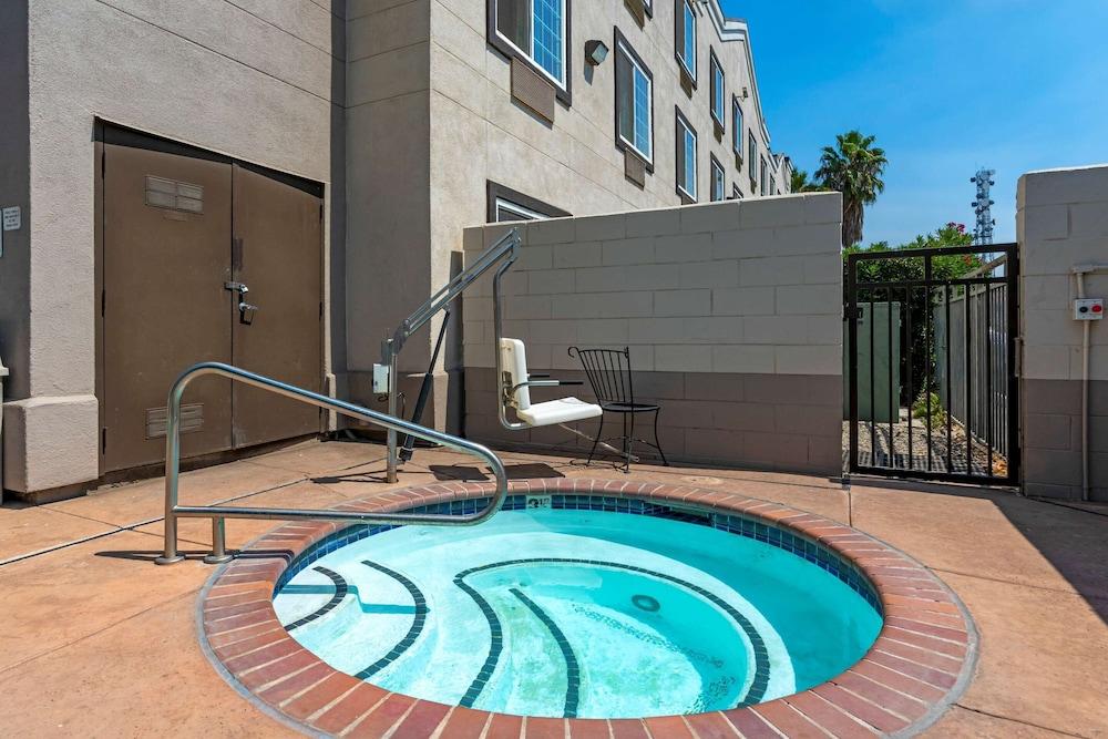 Comfort Suites Downtown Sacramento - Pool