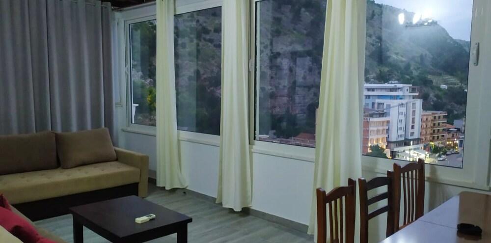 Apartment With 2 Bedrooms in Shëngjin, With Wonderful sea View, Balcony and Wifi - 50 m From the Beach - In-Room Dining