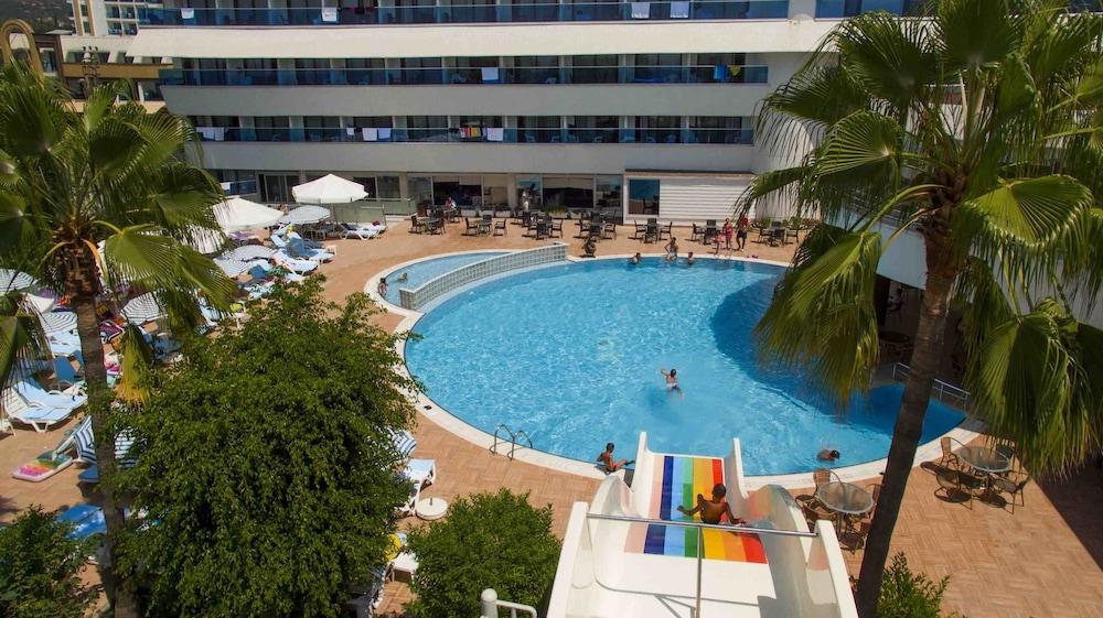Drita Hotel - Outdoor Pool