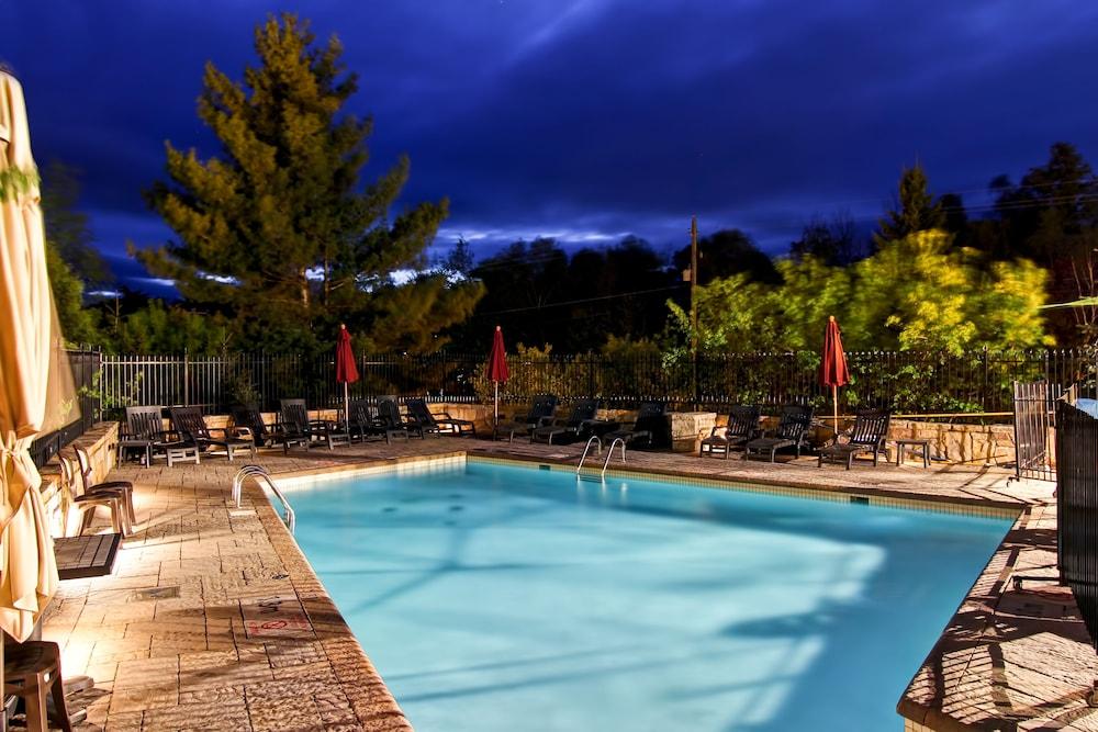Homewood Suites by Hilton Mont-Tremblant Resort - Outdoor Pool