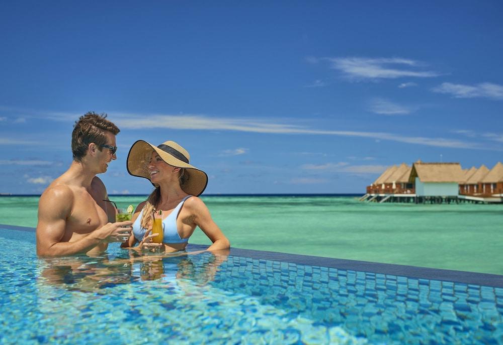 Mercure Maldives Kooddoo Resort - Outdoor Pool