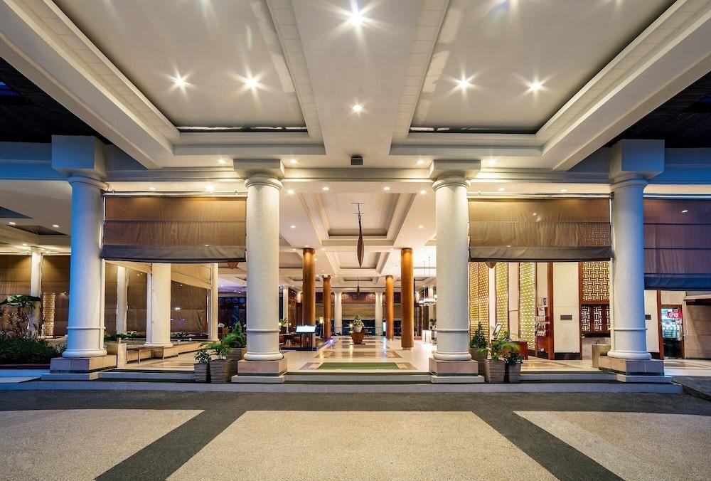 Glenmarie Hotel & Golf Resort - Featured Image