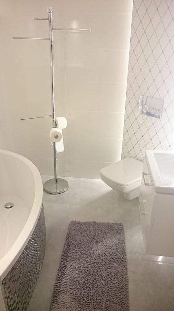 Balticrent  - Plac Grunwaldzki 20 - Bathroom
