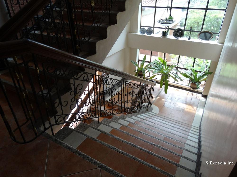 Chateau del Mar - Staircase