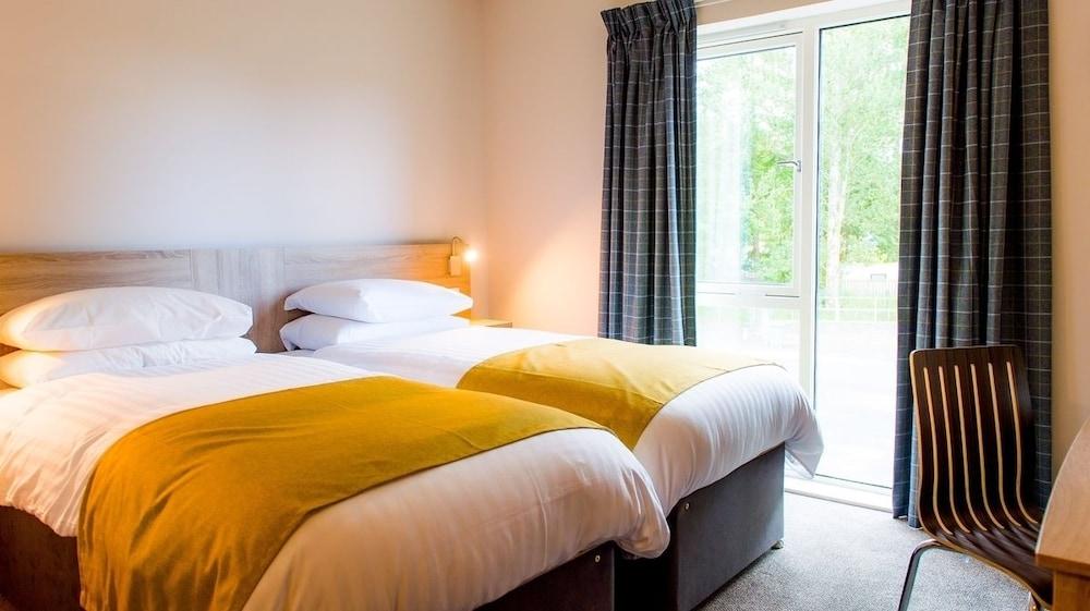 The Lodge At Perth Racecourse - Room