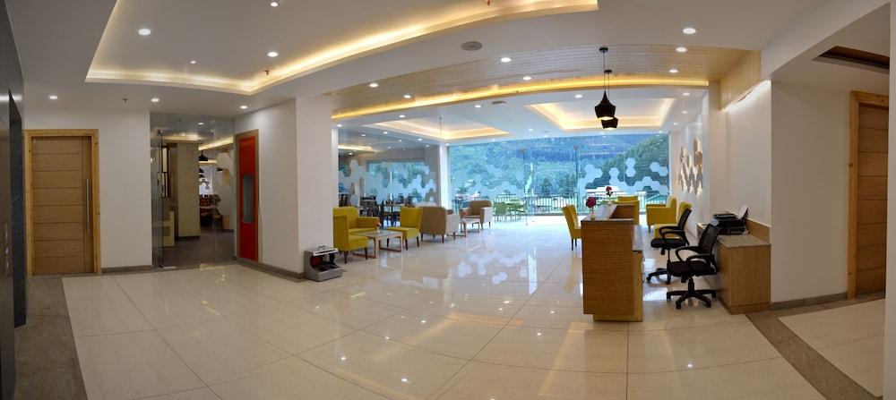 The Orchard Greens Resort - A Centrally Heated Property - Lobby