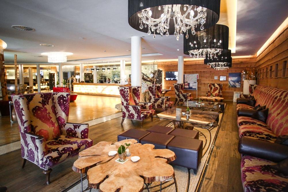 Stammhaus im Hotel Alpine Palace - Lobby Sitting Area