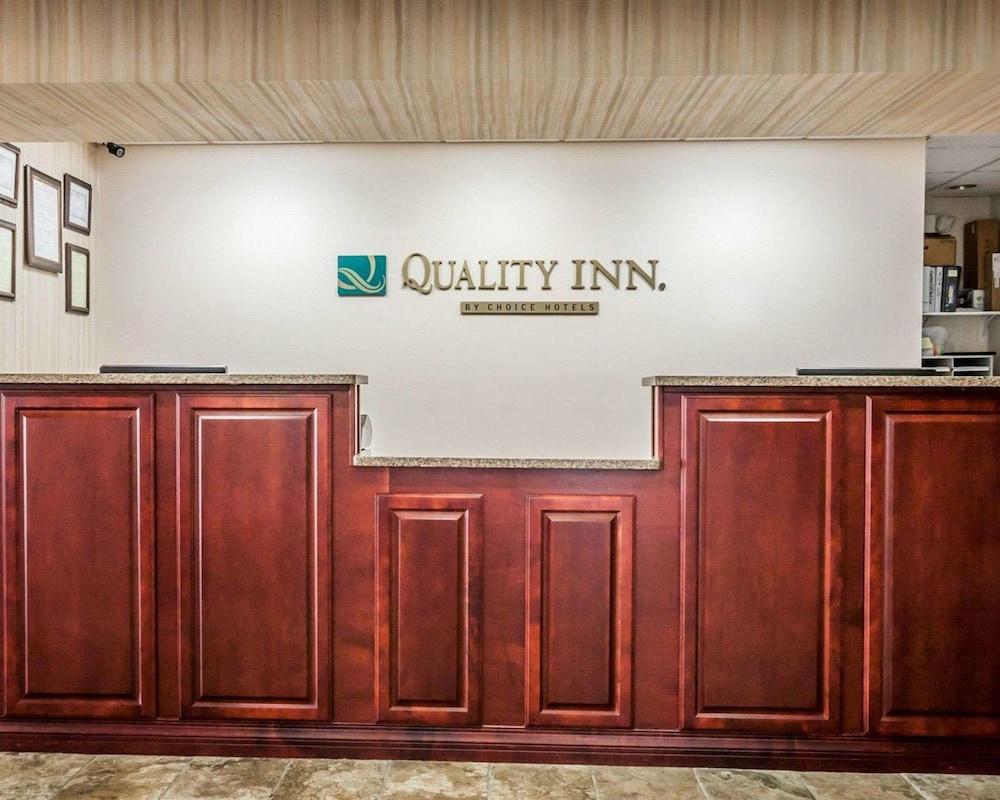 Quality Inn - Lobby